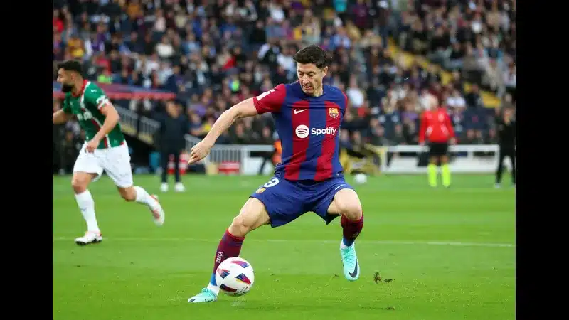 Cầu thủ Barca vượt qua Alaves trong trận đấu sôi động